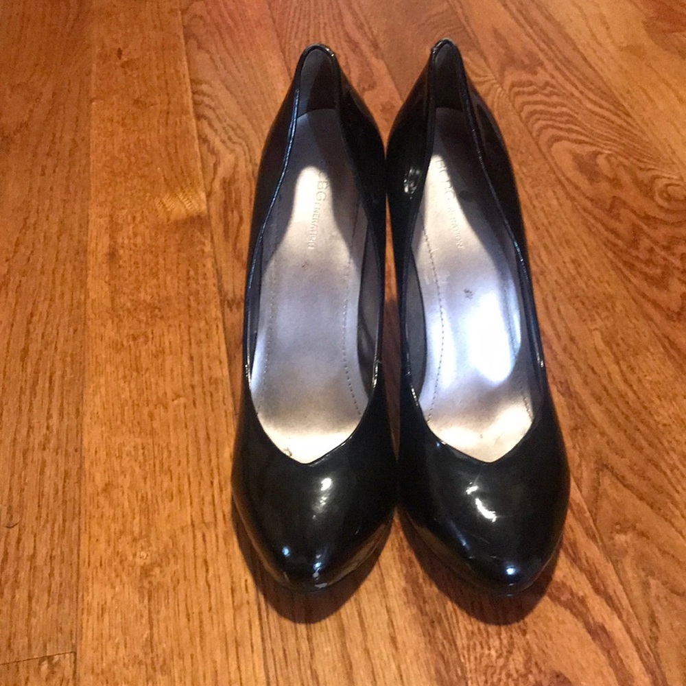 BlK shiny heels